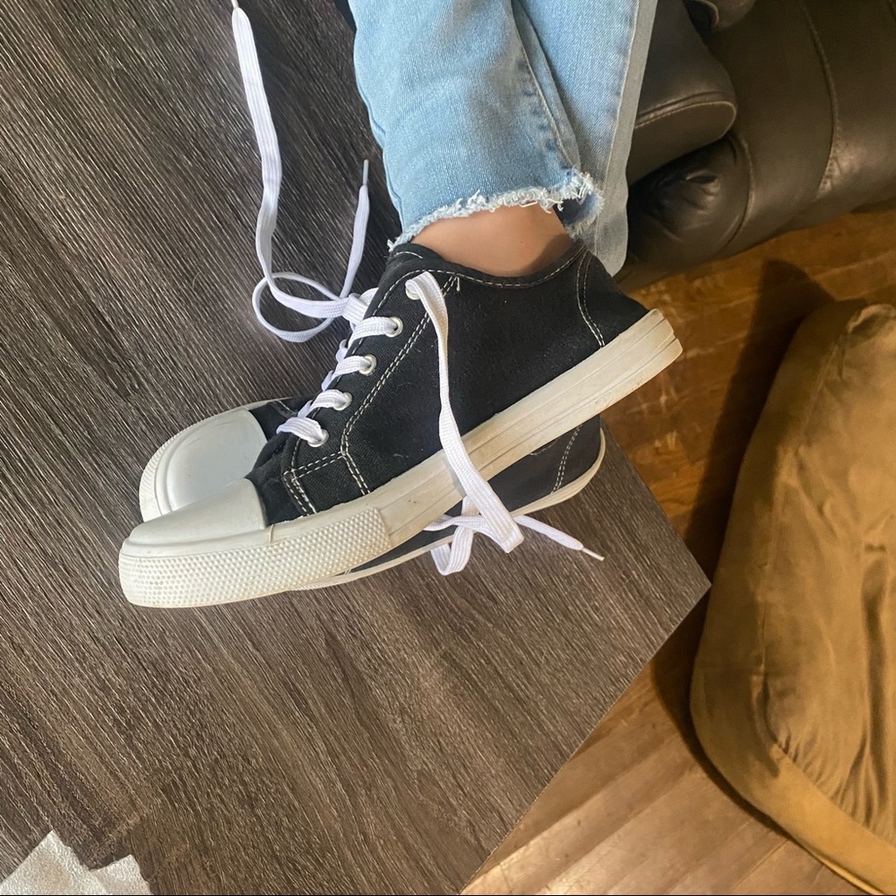 Shoes - Picture 3 of 9